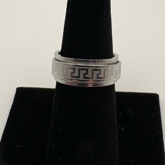 Silver Geometric Pattern Spinner Ring - Picture 1 of 6